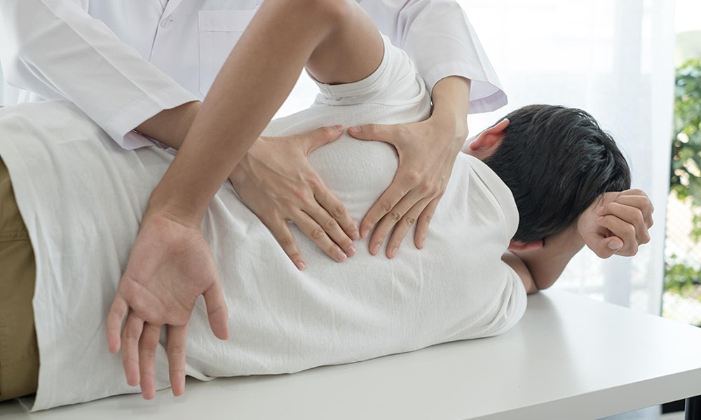 7 Differences Between a Chiropractor and Physiotherapist in Singapore